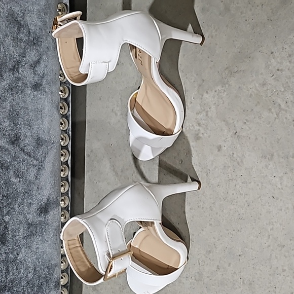 White Patent Ankle Strap Heels size6 - Picture 4 of 7